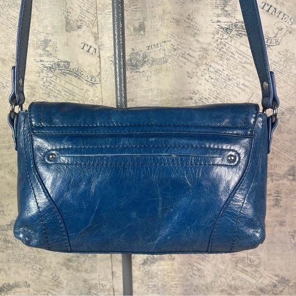 b. Makowski Karlie Glazed Leather Crossbody Adjust Strap Green - Picture 4 of 14